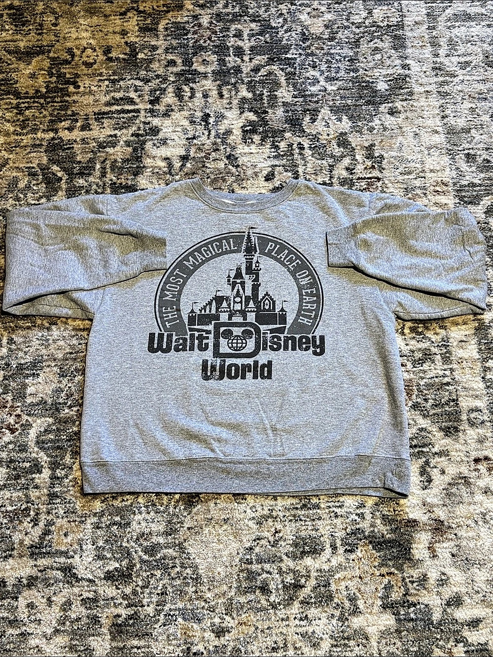 Walt Disney World Graphic Sweatshirt Size Medium